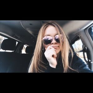 Meet your Posher, Lillian vallad